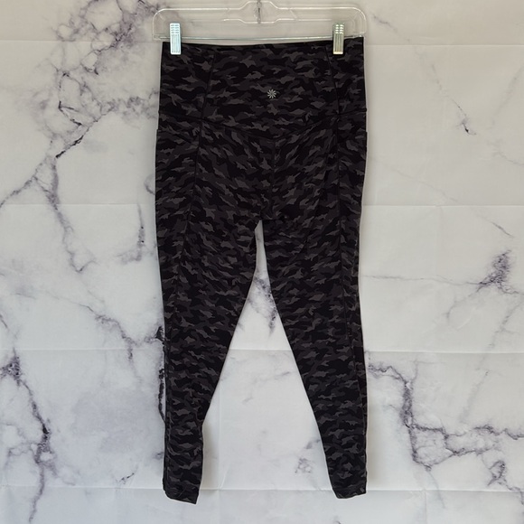 ATHLETA Salutation Stash Pocket Printed 7/8 Tights Leggings Size Medium - Picture 10 of 13